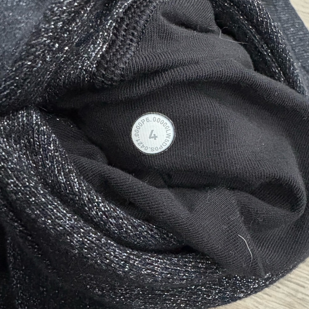 Lululemon Scuba High-Rise Jogger *Sparkle
Black Sz 4 - Picture 7 of 9